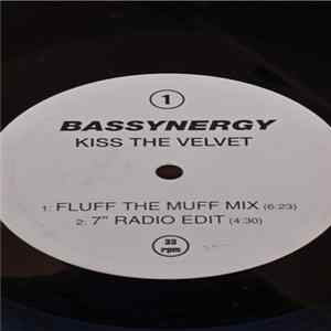 BASSYNERGY - KISS THE VELVET mp3